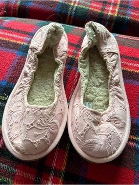 UGG Women's Light Pink Quilted Slip-On Shearling Flats / slippers